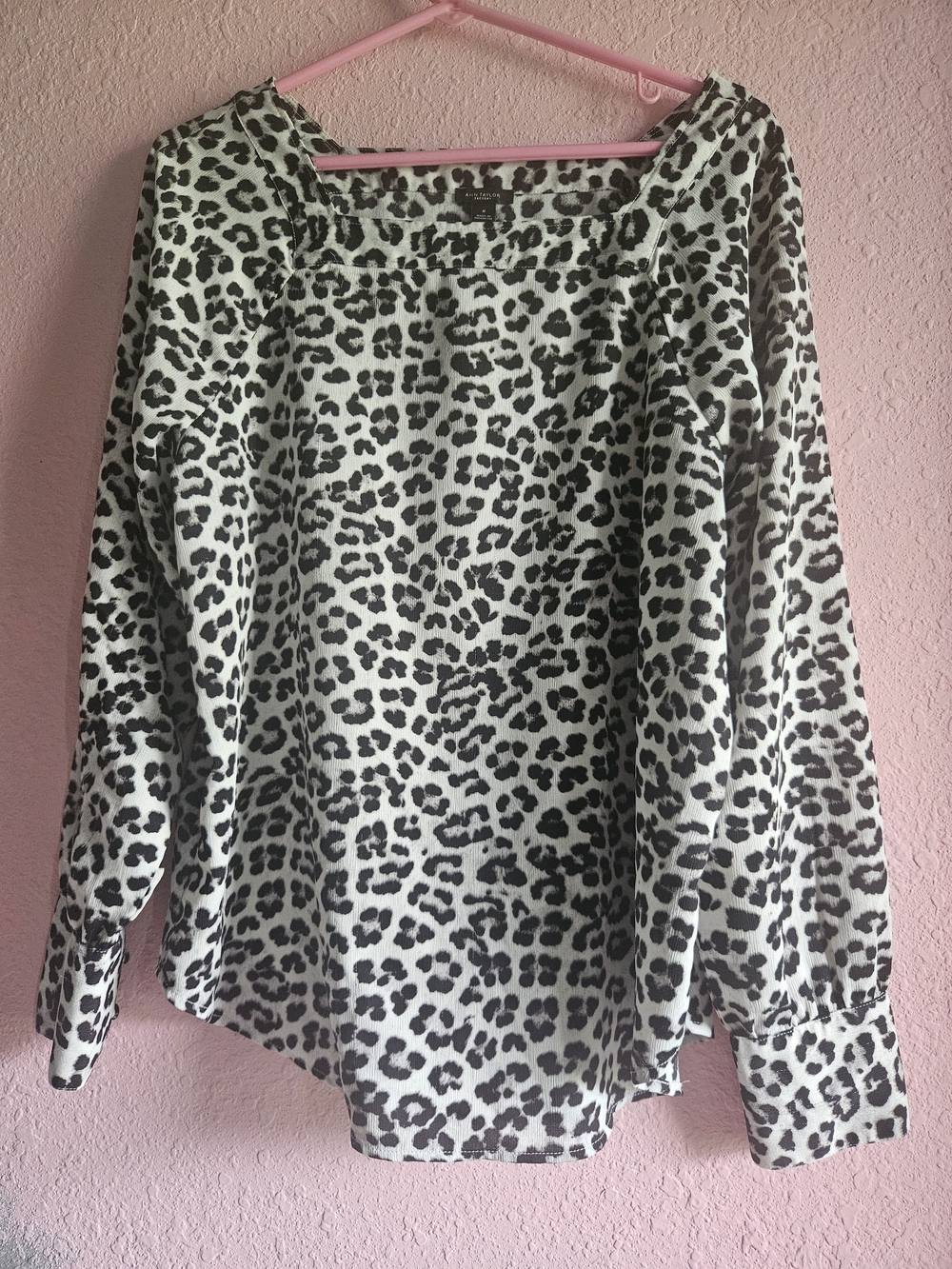 Ann Taylor Factory -med Black and White Leopard Print Blouse